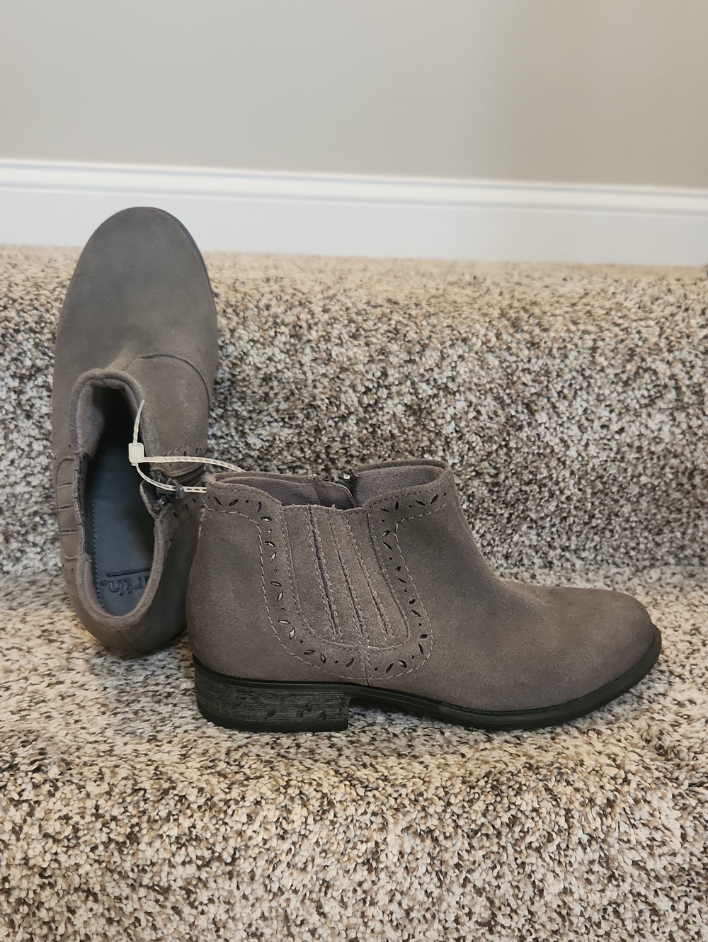 Earth Brand Ladies Gray Suede Chelsea Ankle Boots - NWT